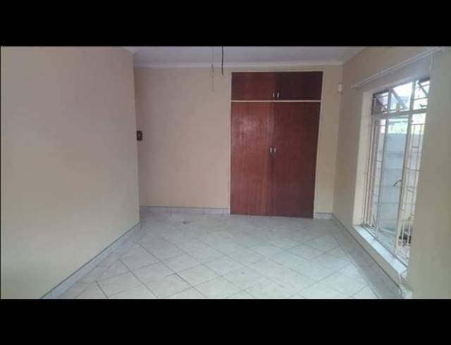 6 BEDROOM HOUSE FOR SALE IN OOS EINDE